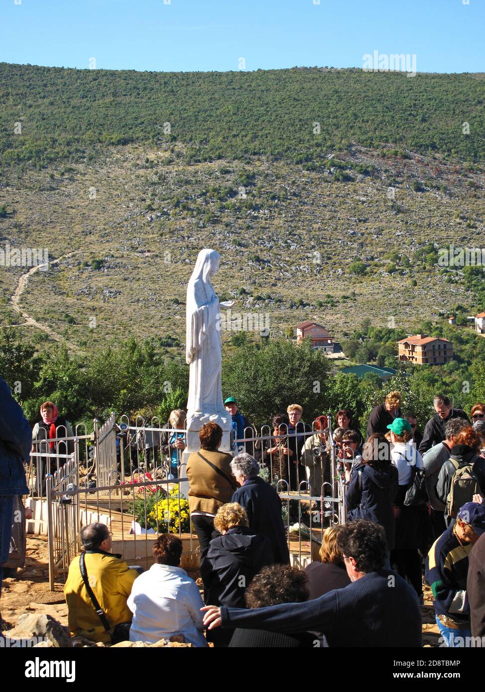 Apparizione Della Madonna A Medjugorje Our Lady of Medjugorje. Pilgrims praying bye the Virgin Mary statue on