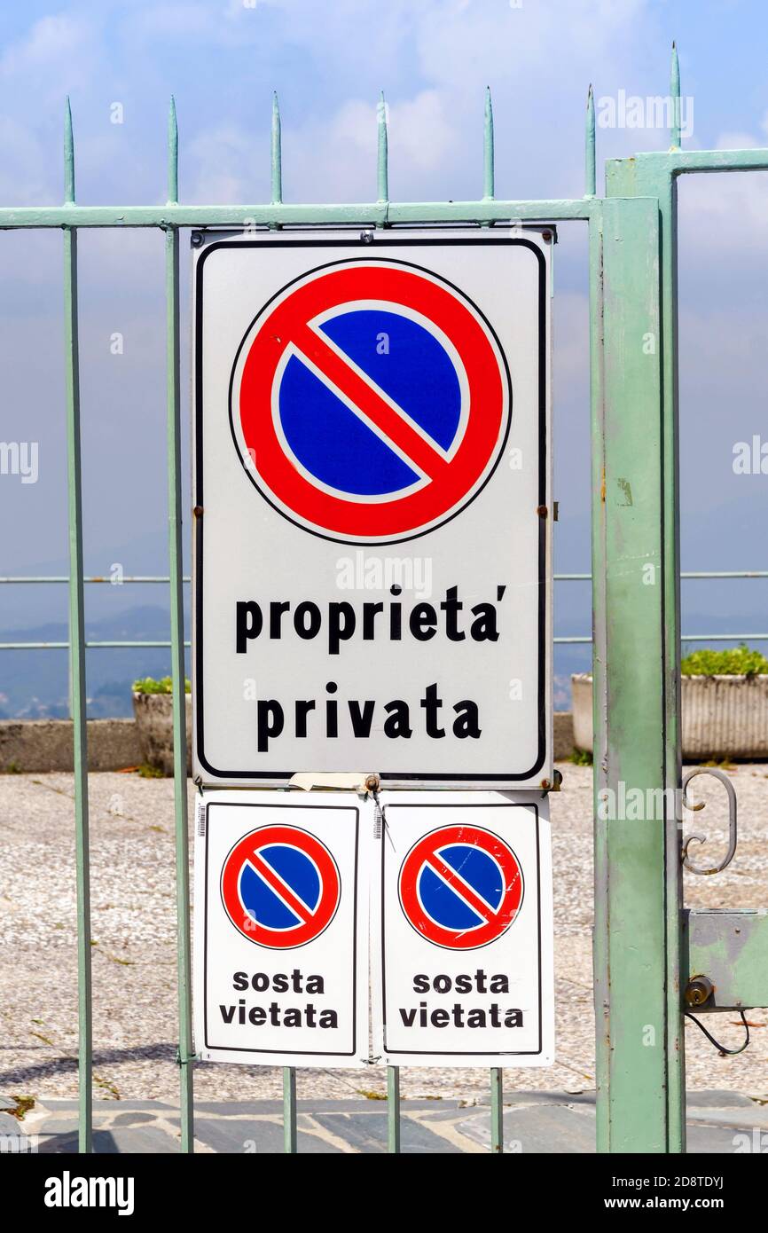 'Private property' sign on the gate outside a home in Italy Stock Photo