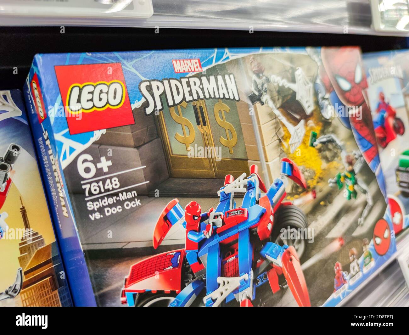 Toy shop shelves hi-res stock photography and images - Page 3 - Alamy