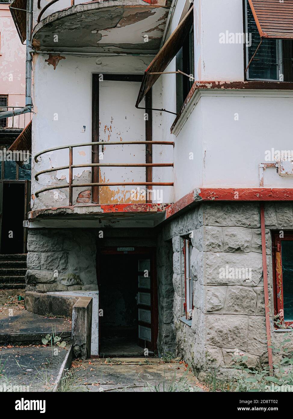 Vertical shot exterior old hi-res stock photography and images - Alamy