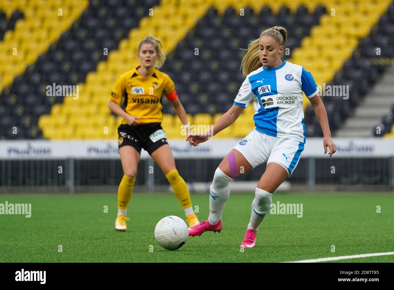 1.11.2020, Bern, Stadium, AXA Women's Super League: BSC YB-Women - Grasshopper Club Zurich, # 7 Ana Maria Markovic (GC) passes the ball Stock Photo - Alamy