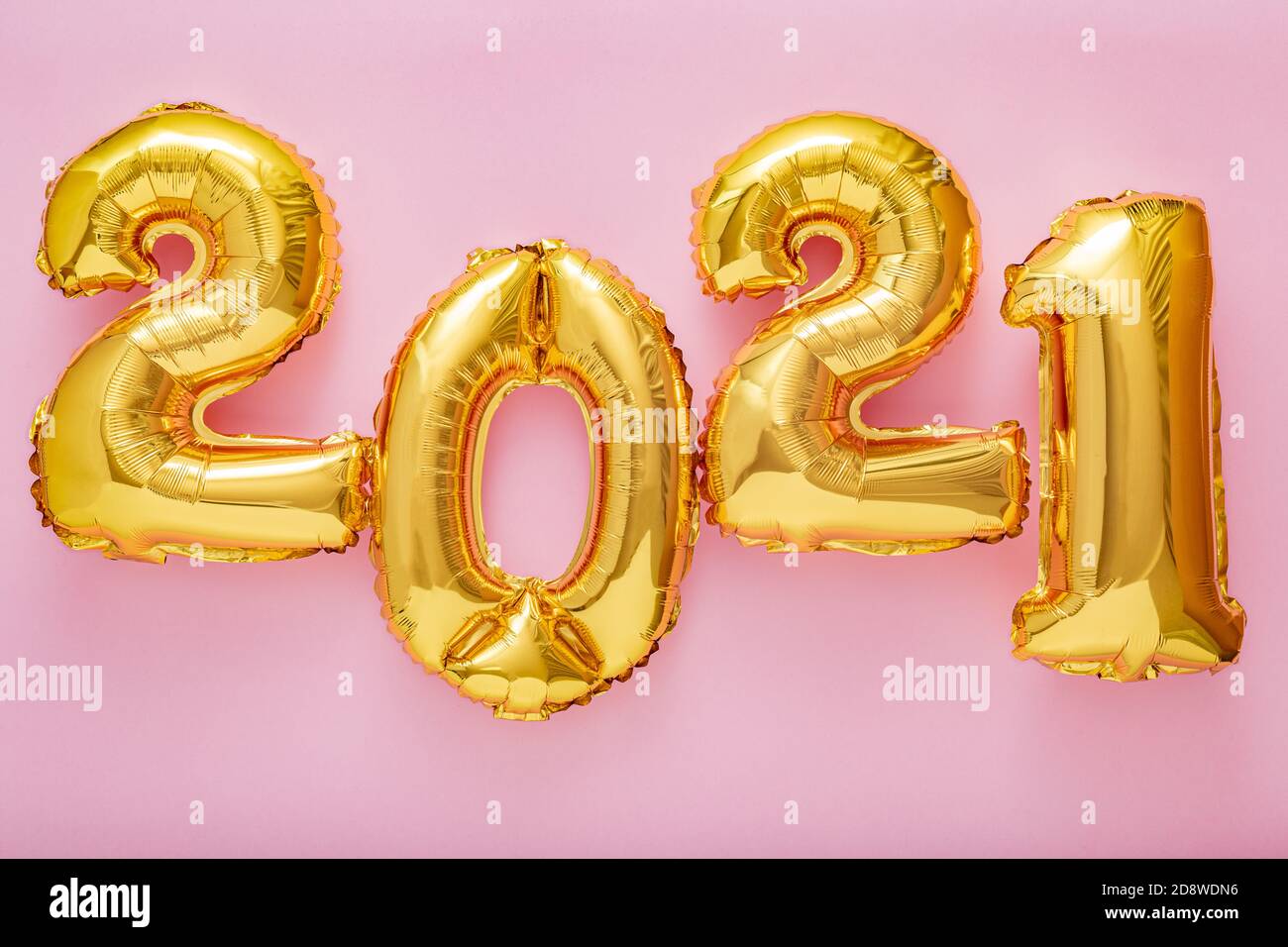 2021 balloon text on pink background. Happy New year eve invitation with Christmas gold foil balloons 2021. Flat lay long web banner Stock Photo