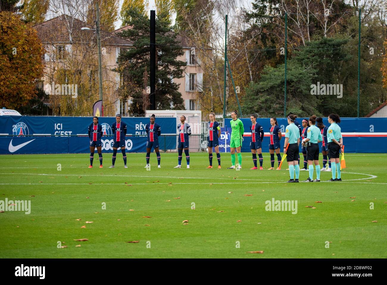 The players of Paris Saint-Germain pay tribute to Samuel Paty ahead of the Women's French championship D1 Arkema football match between Paris Saint-Germain and FC Fleury 91 on November 1, 2020 at Georges Lef.vre stadium in Saint-Germain-en-Laye, France - Photo Antoine Massinon / A2M Sport Consulting / DPPI Credit: LM/DPPI/Antoine Massinon/Alamy Live News Stock Photo