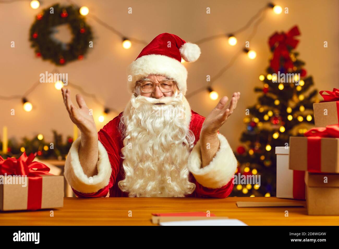 Santa Claus vui vẻ khi nói chuyện qua video với các bé sử dụng Webcam - Bạn đang muốn tạo niềm vui cho con cái trong dịp Giáng Sinh? Hãy cho họ được trò chuyện với ông già Noel thân thiện và dễ thương qua video. Santa Claus sẽ giúp tạo nên những kỷ niệm khó quên cho các bé.
