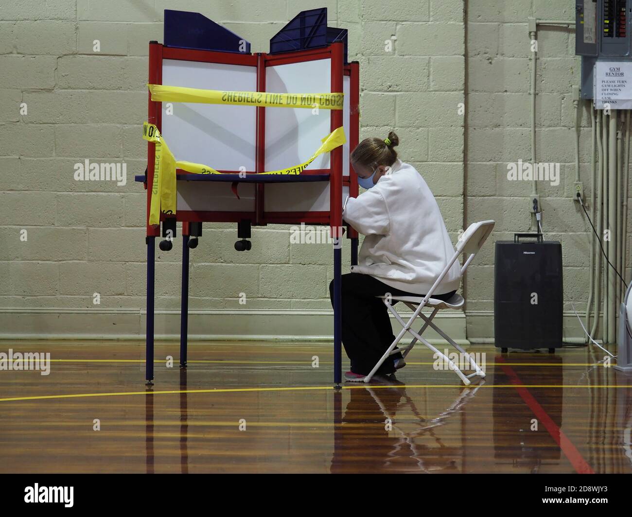 Keep six feet apart hires stock photography and images Alamy