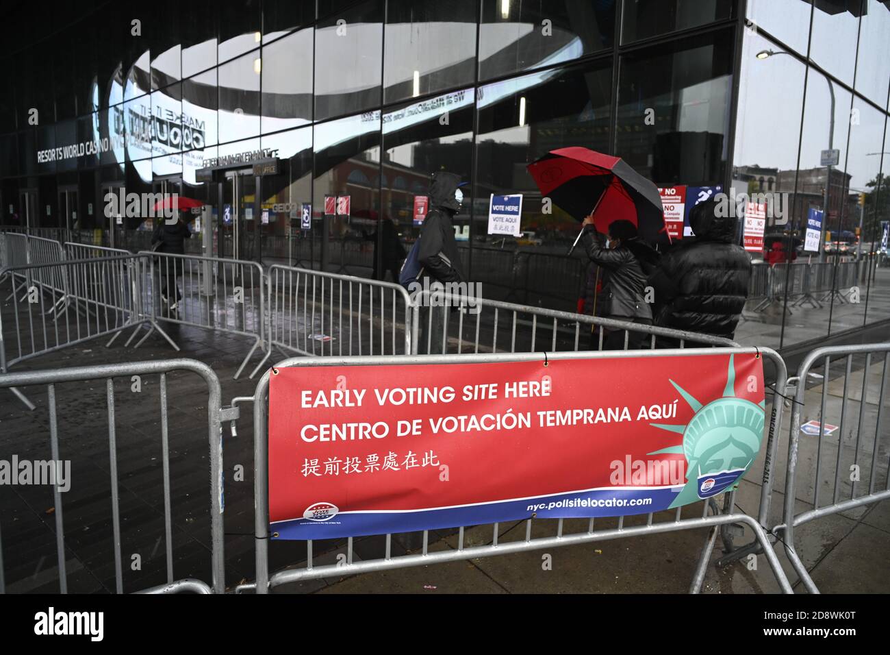 Brooklyn, New York 1 November 2020 Poll workers direct voters entering polling place at Barclay’s Center in final minutes of early voting in New York City. Credit: Joseph Reid/Alamy Live News Stock Photo