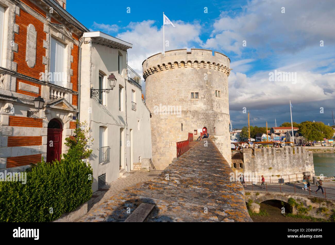 France, Charente-Maritime (17), La Rochelle, rue sur les murs street, battlementsand Tour de la Chaine tower Stock Photo