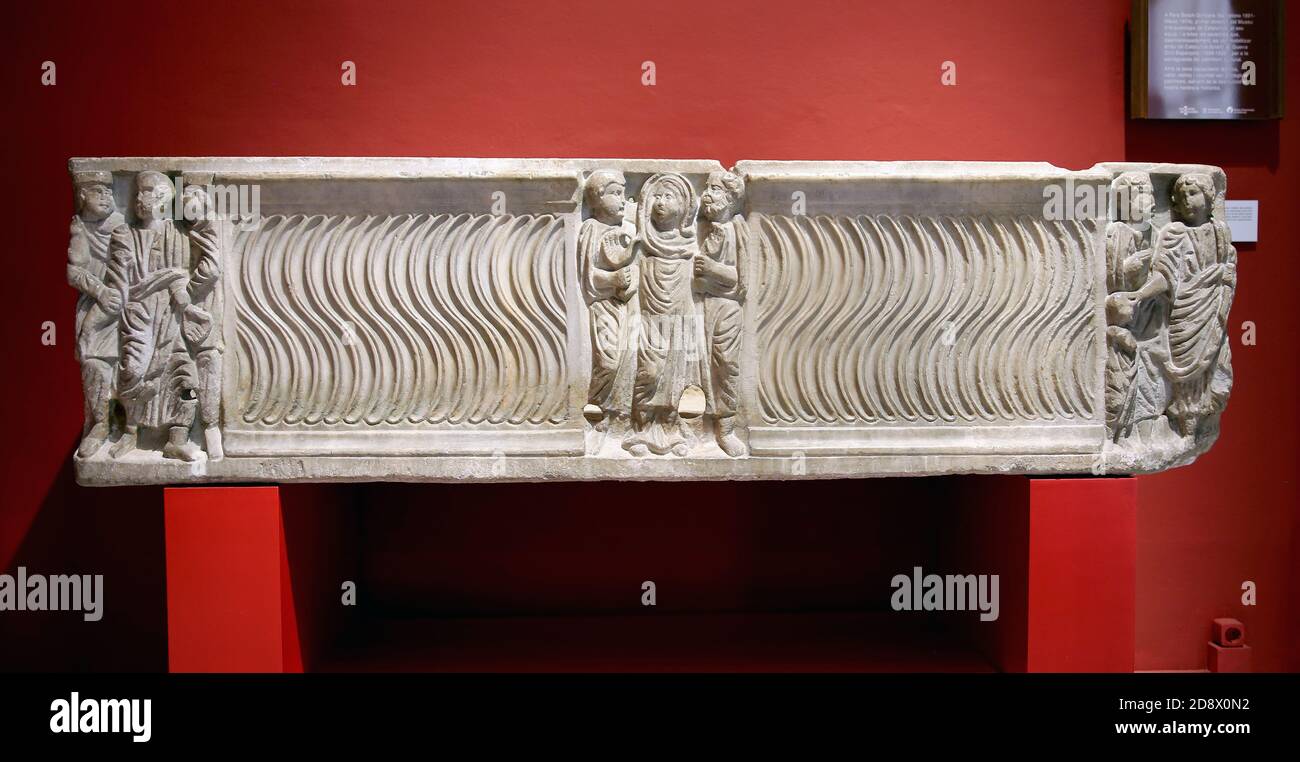 Early christian sarcophagus with religious scenes.  Roman culture. 4th century AD, Marble. Catalonia Archeological Museum. Spain. Stock Photo