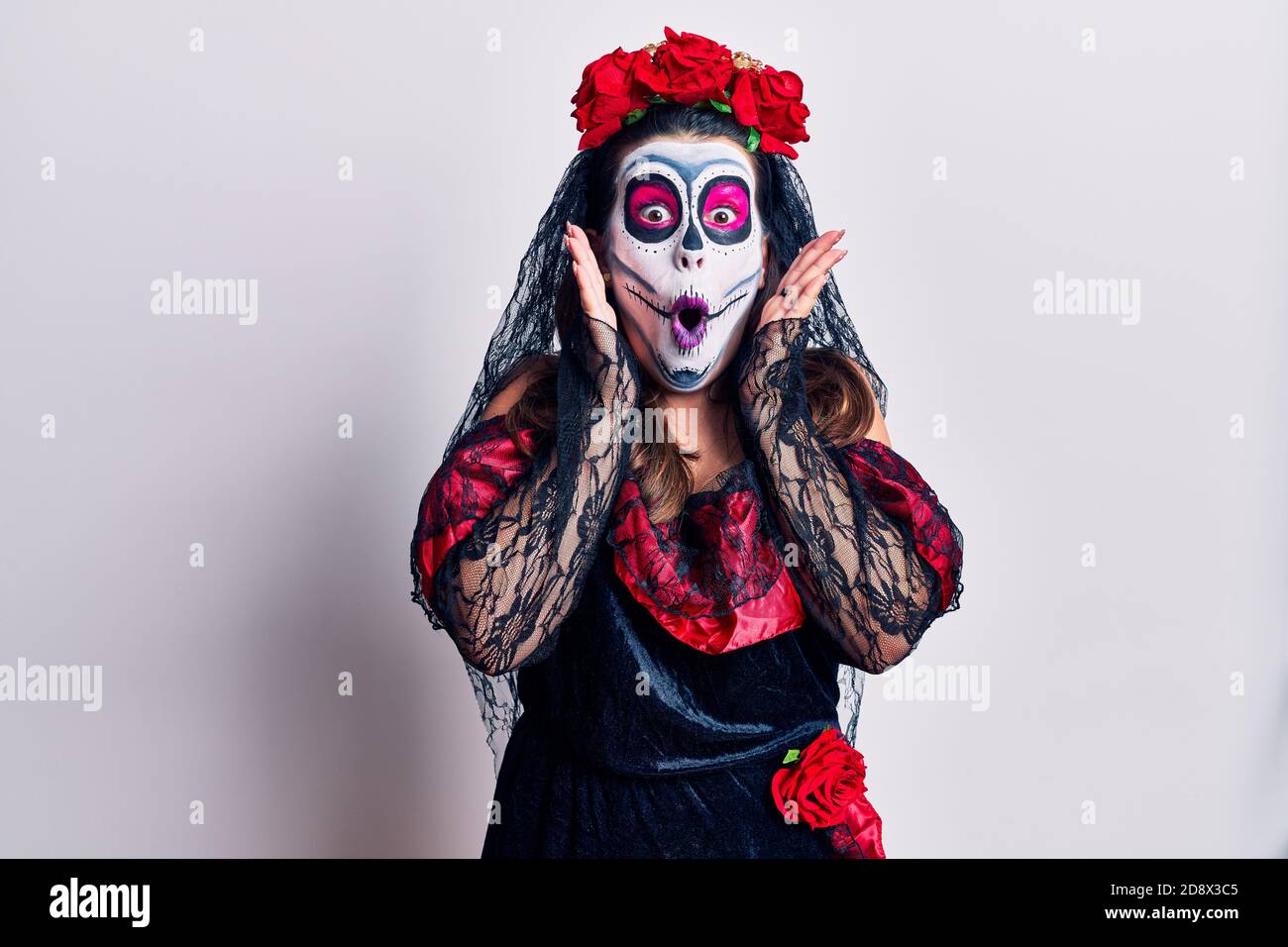 Shock horror surprise astonished woman hi-res stock photography and ...