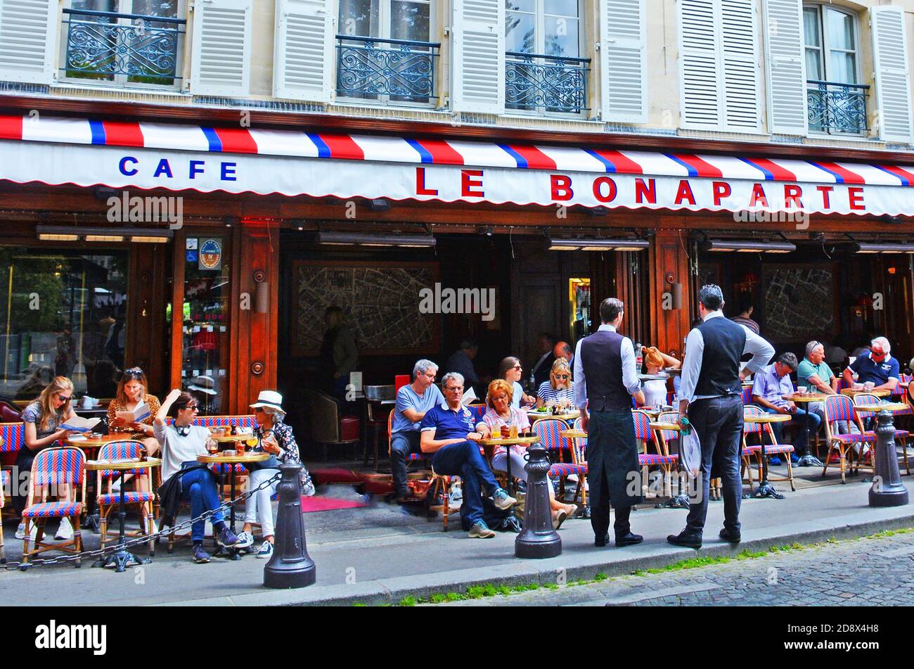 Le Bonaparte cafe-restaurant, rue Guillaume Apollinaire,  Saint-Germain-des-Prés, Latin quarter, Paris, France Stock Photo