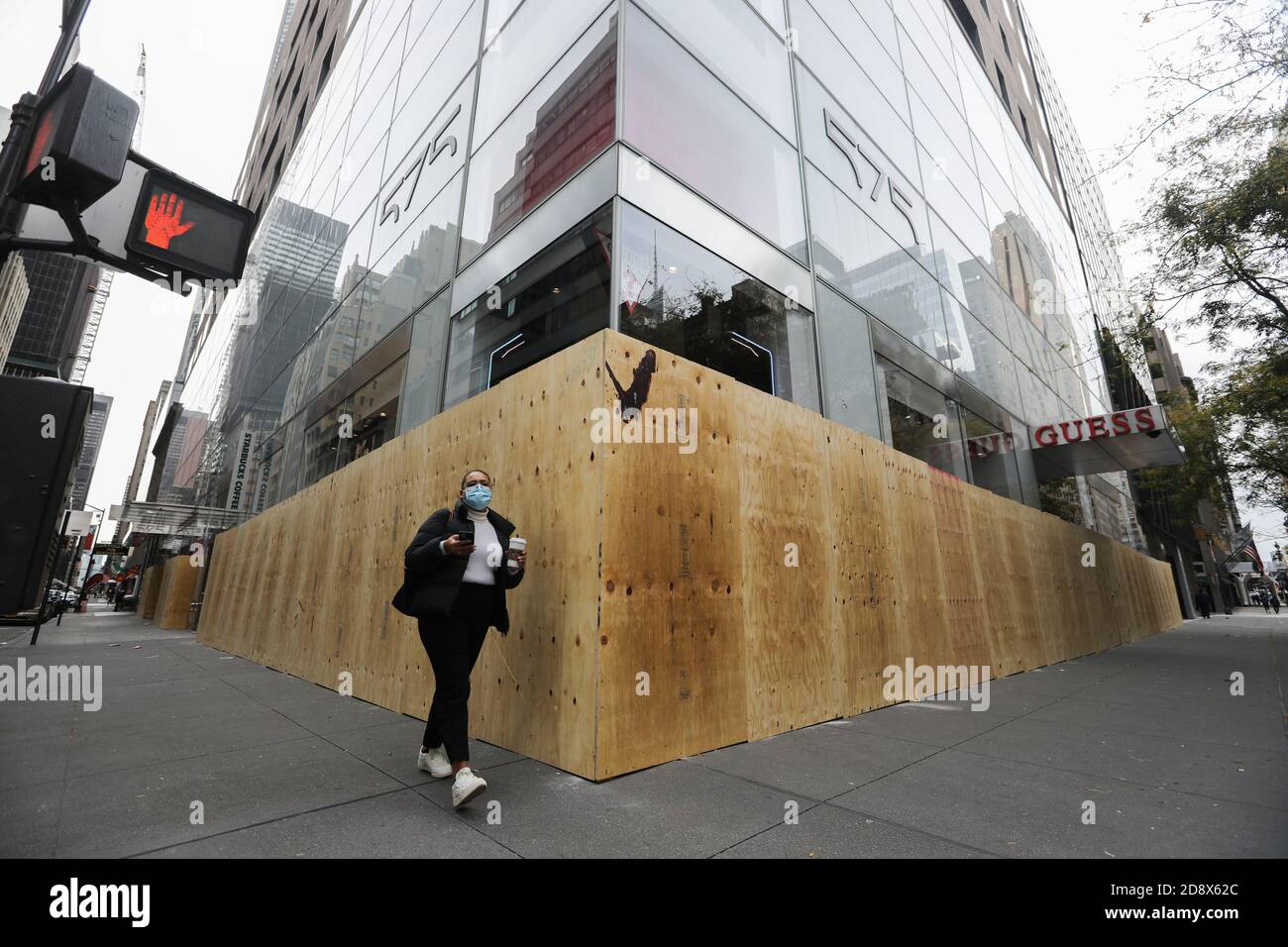 Portland, USA. 29th May, 2020. Protesters walk by graffiti on the Louis  Vuitton store in Portland, Ore., on May 29, 2020. (Photo by Alex Milan  Tracy/Sipa USA) Credit: Sipa USA/Alamy Live News