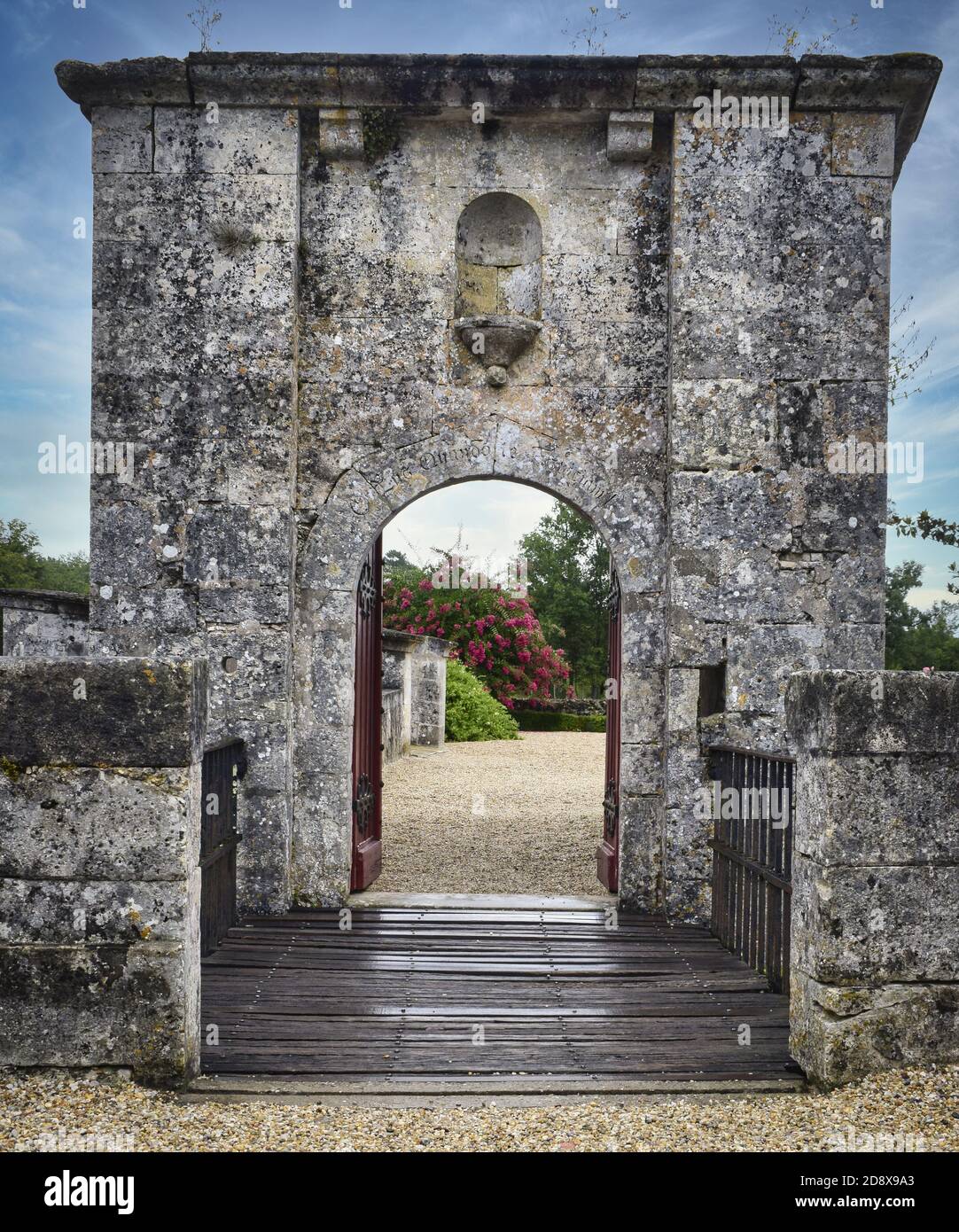 Stone block, arch entrance to the Chateau de la Brede castle and ...