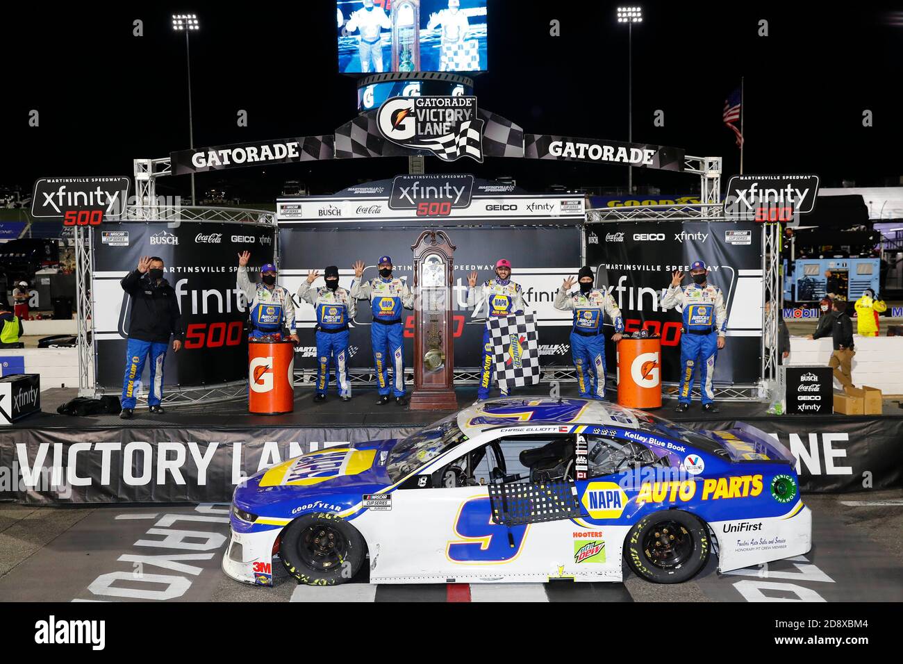 Martinsville, Virginia, USA. 1st Nov, 2020. Chase Elliott (9) wins the Xfinity 500 at Martinsville Speedway in Martinsville, Virginia. Credit: Stephen A. Arce/ASP/ZUMA Wire/Alamy Live News Stock Photo