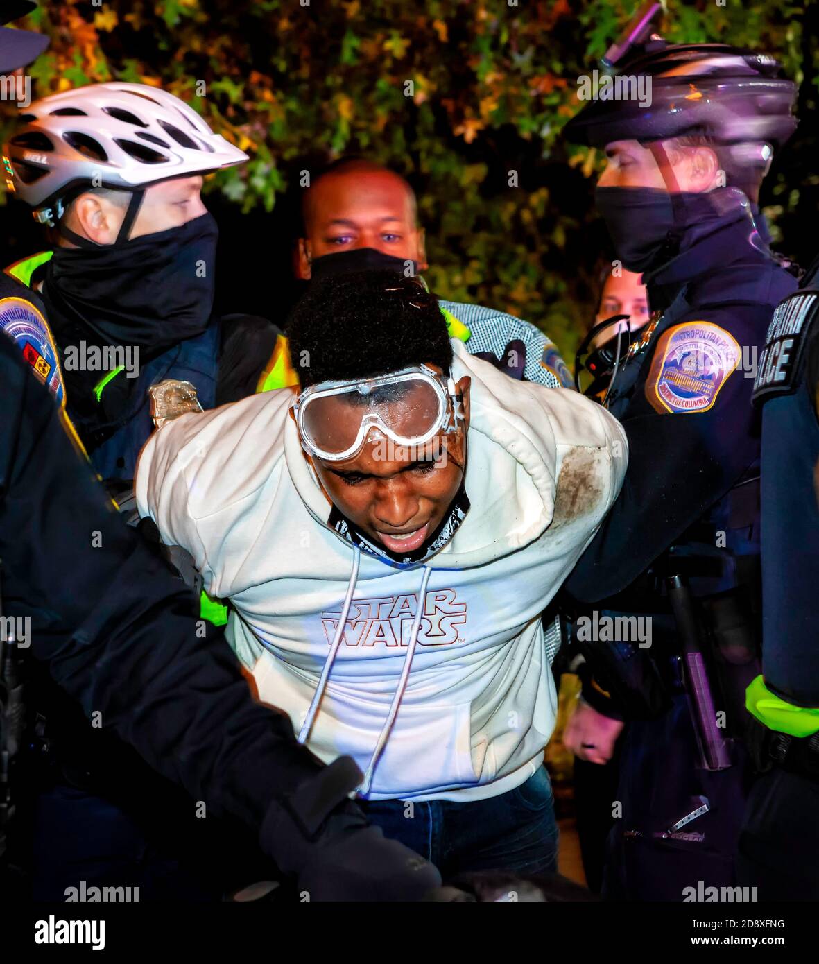 Metropolitan Dc Police Officers Arrested A Man After He Rattled A Barricade At A Protest Over 