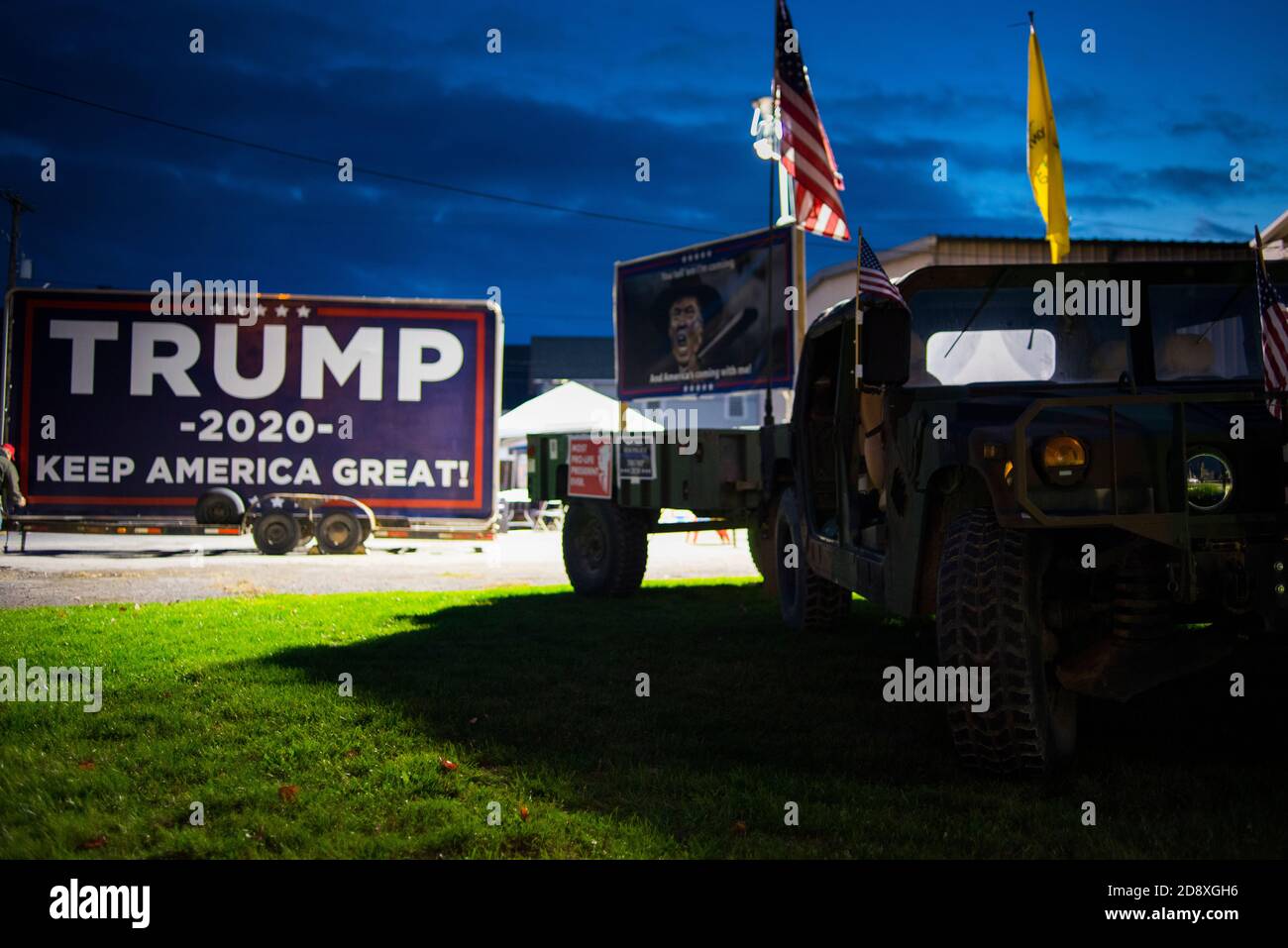 Jeep vehicle proudly displays Trump signs including Second Amendment graphic, Virginia motto 'Don't Tread On Me' in support during Trump rally, Montou Stock Photo