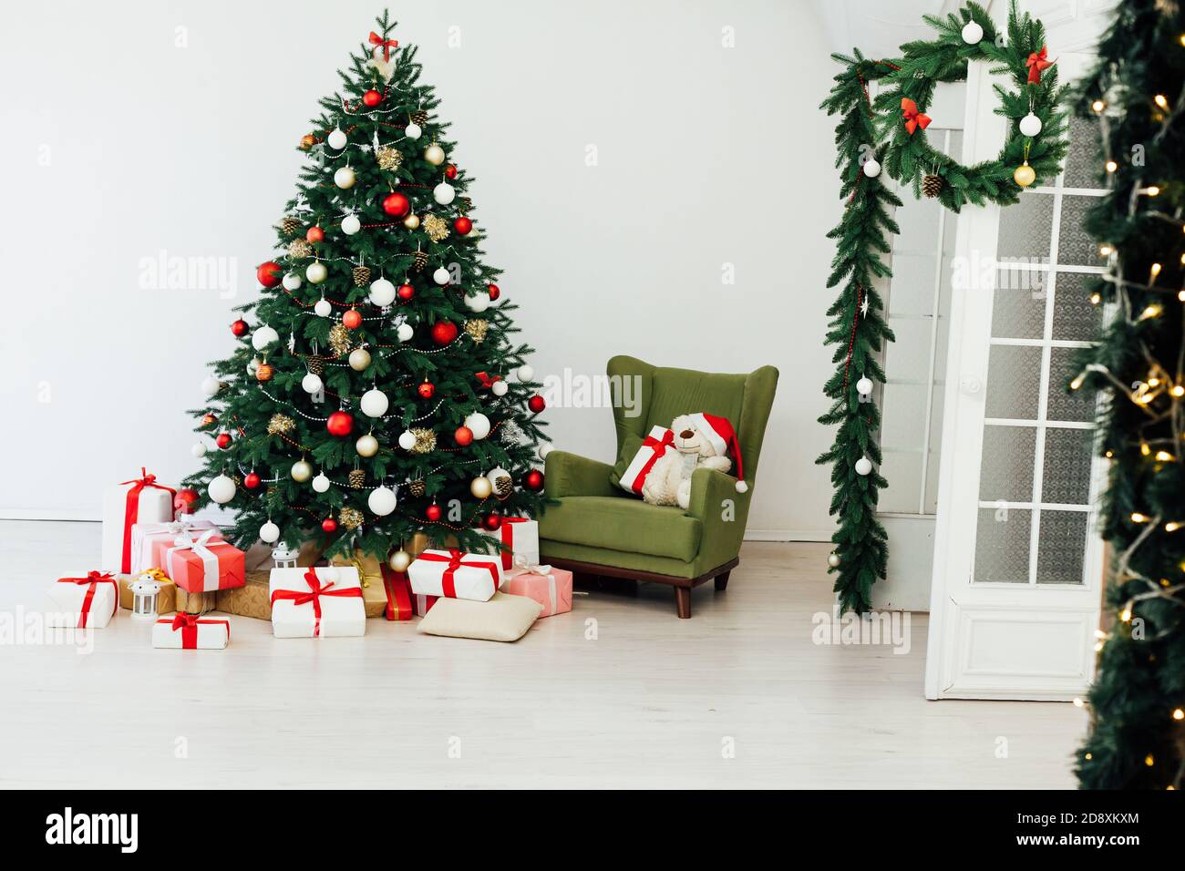 Christmas Tree At White House 2022 New Year's Home Christmas Tree With Gift Decor Holiday White Background  2021 2022 Stock Photo - Alamy