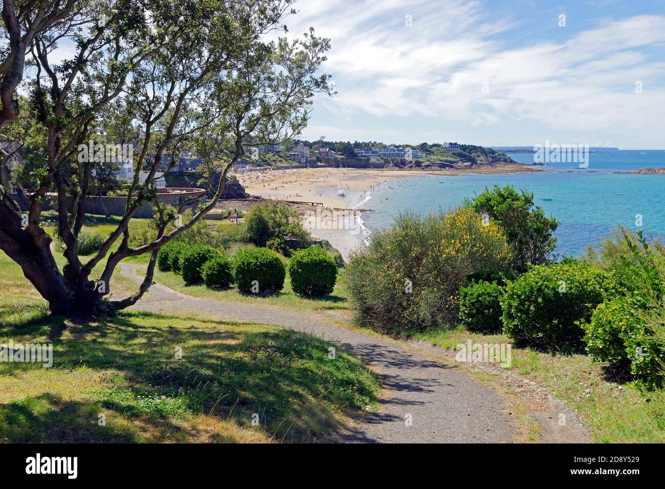 Park Port-Riou,  Saint-Enogat beach (background), Dinard (Brittany, France). Stock Photo