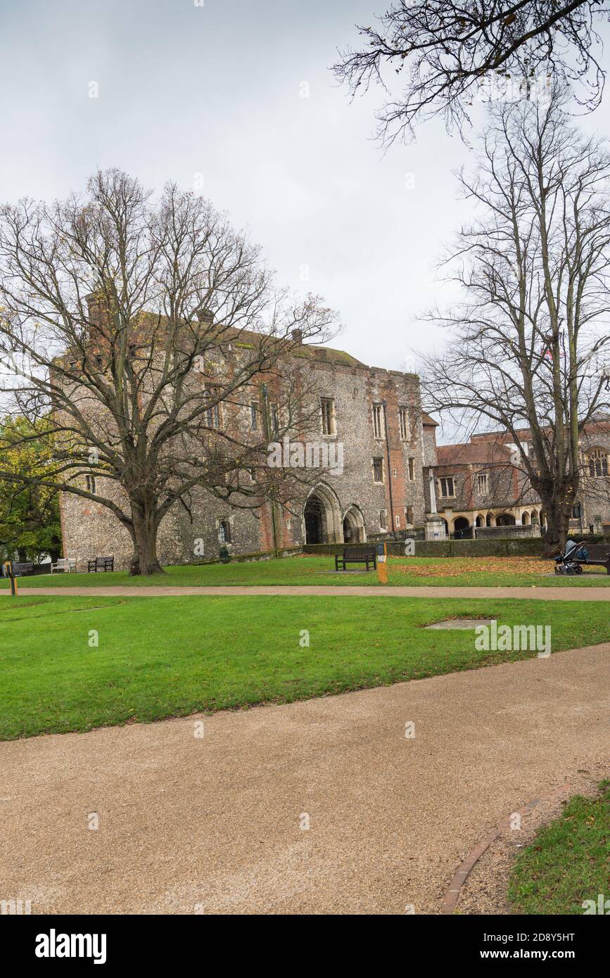The 14th century St Albans Abbey Gateway, built by Thomas de la Mere the 30th Abbot of St Albans. The building also served as the town gaol. Stock Photo