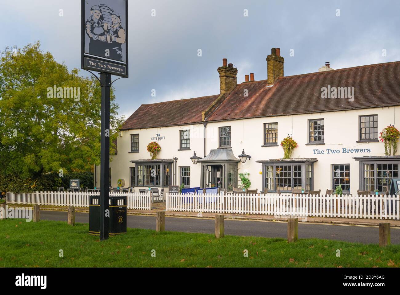 The Two Brewers pub on the village green, Chipperfield, England, UK Stock Photo