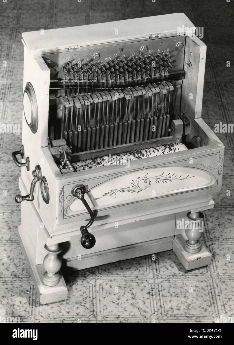 Mechanical music box hi-res stock photography and images - Alamy