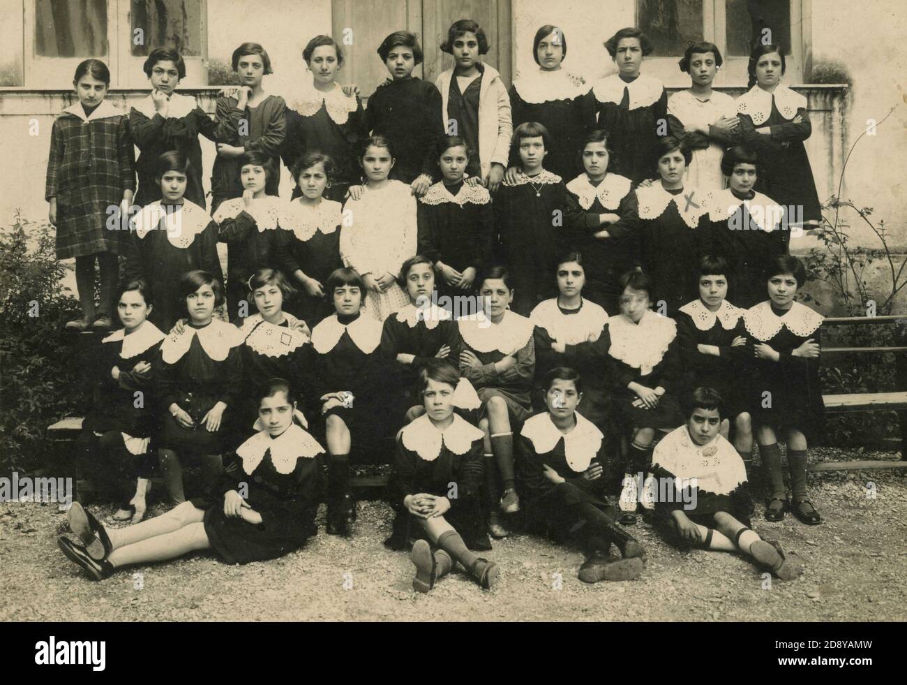Class photo fourth grade girls at school, Salerno,  Italy 1926 Stock Photo