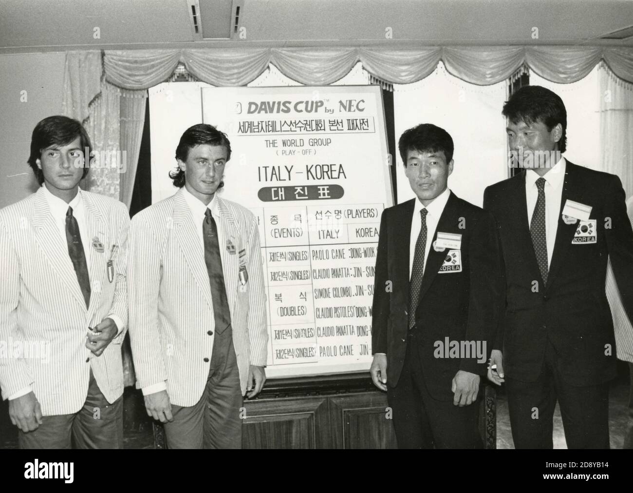 The Italian team Claudio Panatta and Paolo Canè and the Korean team Dong-wook Song and Jin-Sung Yoo at the Davis Cup, Seul, Korea 1987 Stock Photo