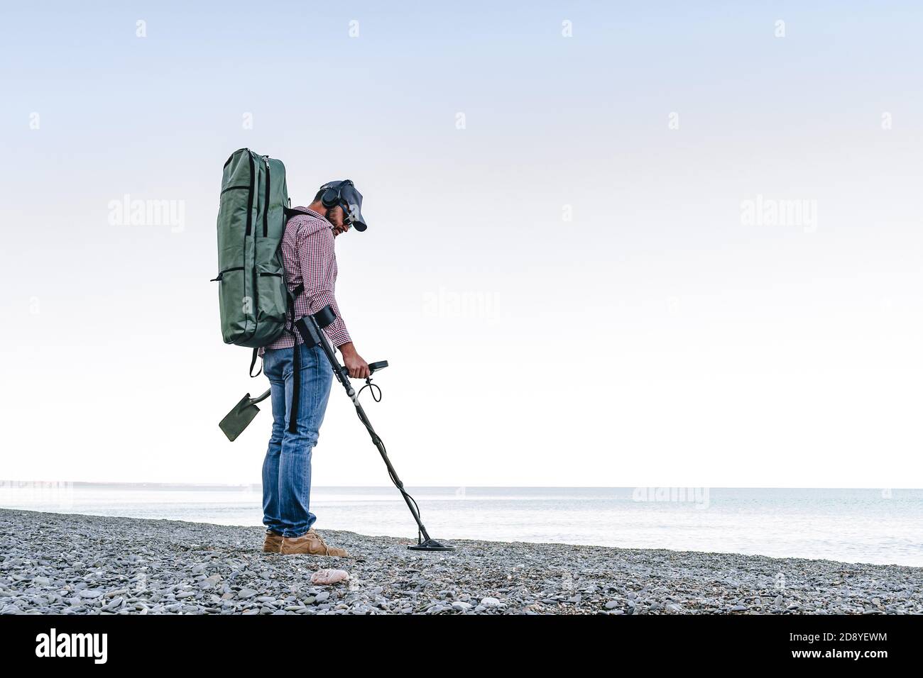 Man with metal detector searching for lost treasures on the beach Stock ...