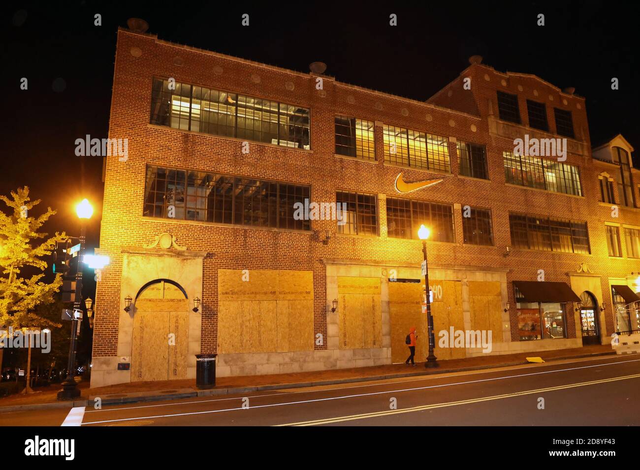 Santuario Melancólico Secreto Washington, D.C - NOVEMBER 1: The Nike Store in Georgetown boarded up ahead  of the 2020 Presidential Election in Washington, DC on November 1, 2020.  Credit: mpi34/MediaPunch Stock Photo - Alamy