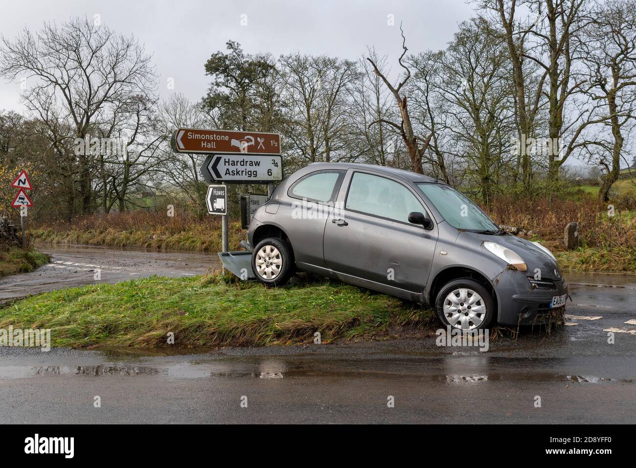 Wensleydale, North Yorkshire, UK. 2nd November, 2020. Storm Aiden swept through Wensleydale overnight causing damage and flooding. At one time the market town of Hawes was cut off due to rising flood water after the River Ure burst its banks. Credit: Wayne HUTCHINSON/Alamy Live News Stock Photo