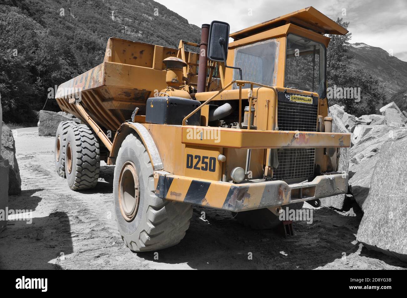 Caterpillar dump truck hires stock photography and images Alamy