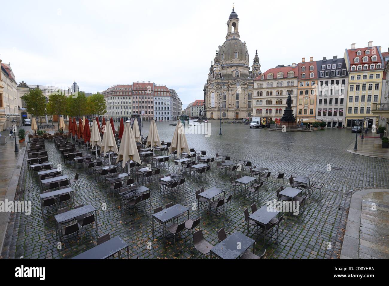 Dresden, Germany. 02nd Nov, 2020. Empty chairs and tables are standing on the Neumarkt in front of the Frauenkirche in front of a restaurant. From the same day, the federal and state governments have decided on a partial lockdown. Among other things, restaurants, leisure facilities and cultural institutions will have to close. Credit: Sebastian Kahnert/dpa-Zentralbild/dpa/Alamy Live News Stock Photo
