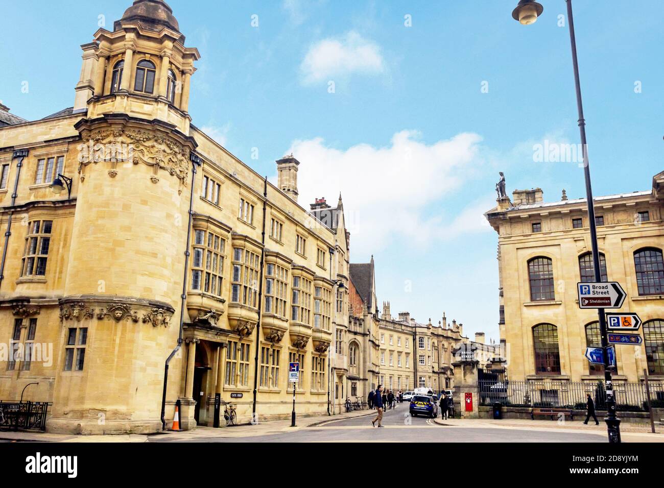 cityscape of old buildings with blue sky in Oxford town Stock Photo - Alamy