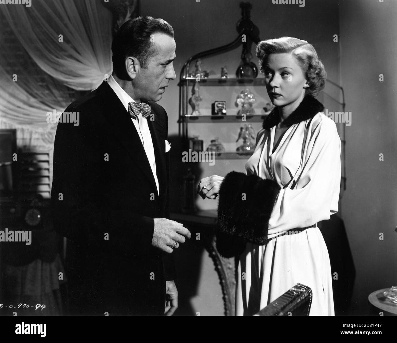 HUMPHREY BOGART and GLORIA GRAHAME in IN A LONELY PLACE 1950 director ...