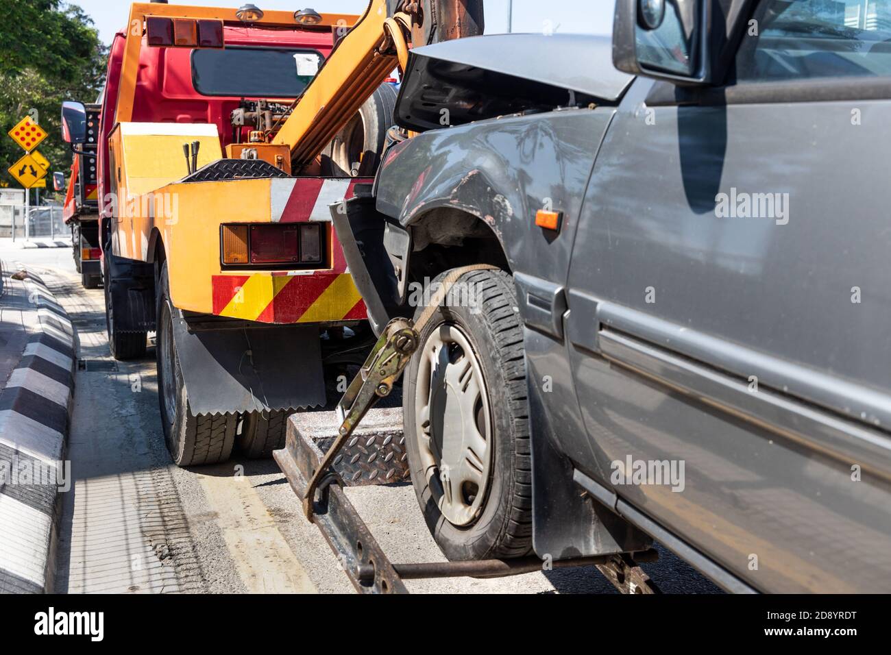 Towing a broken down car hi-res stock photography and images - Alamy