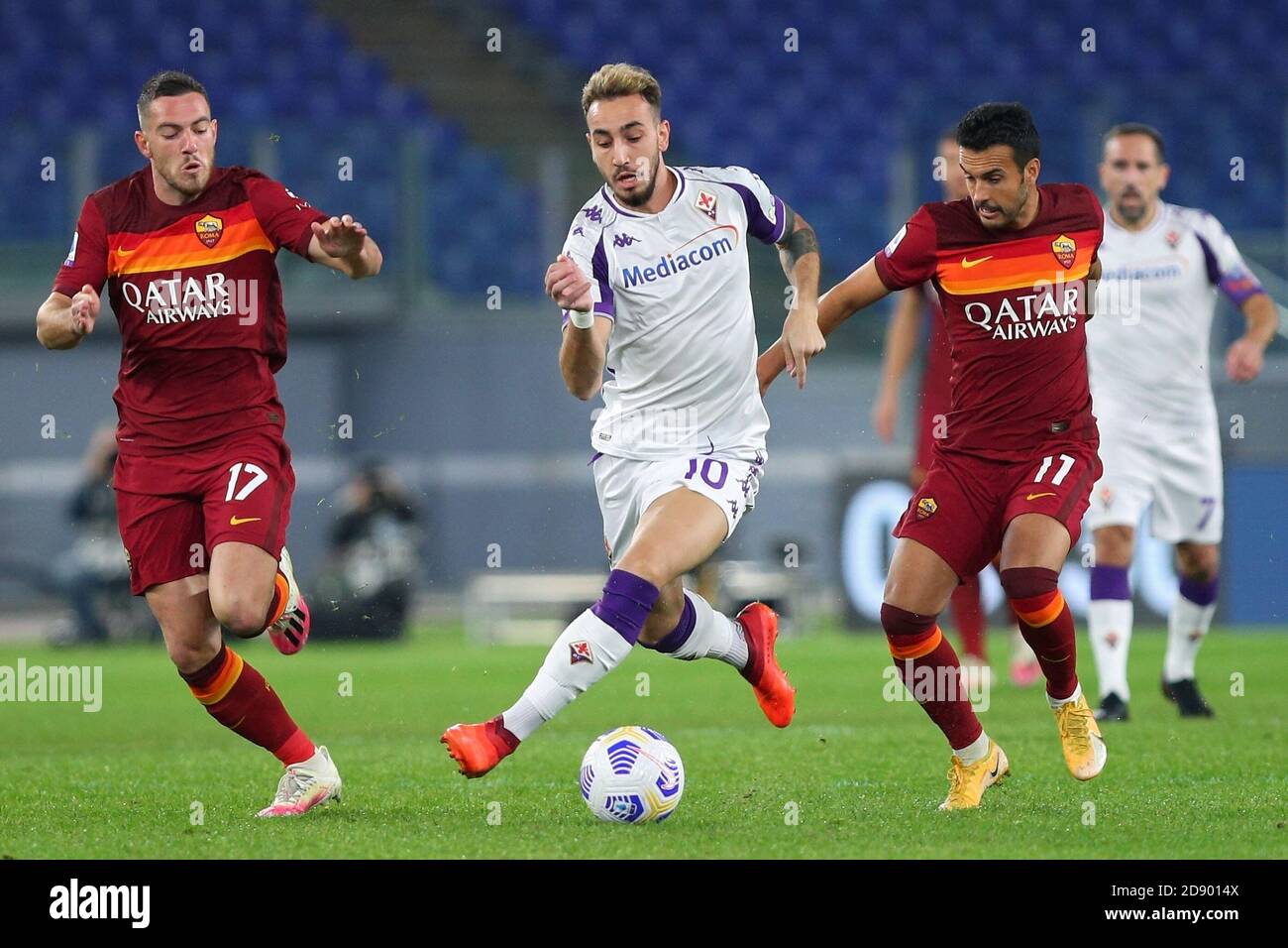 Gaetano Castrovilli of Fiorentina (C) fights for the ball with Jordan Veretout and Pedro Rodriguez (R) of Roma during the Italian championship Serie C Stock Photo
