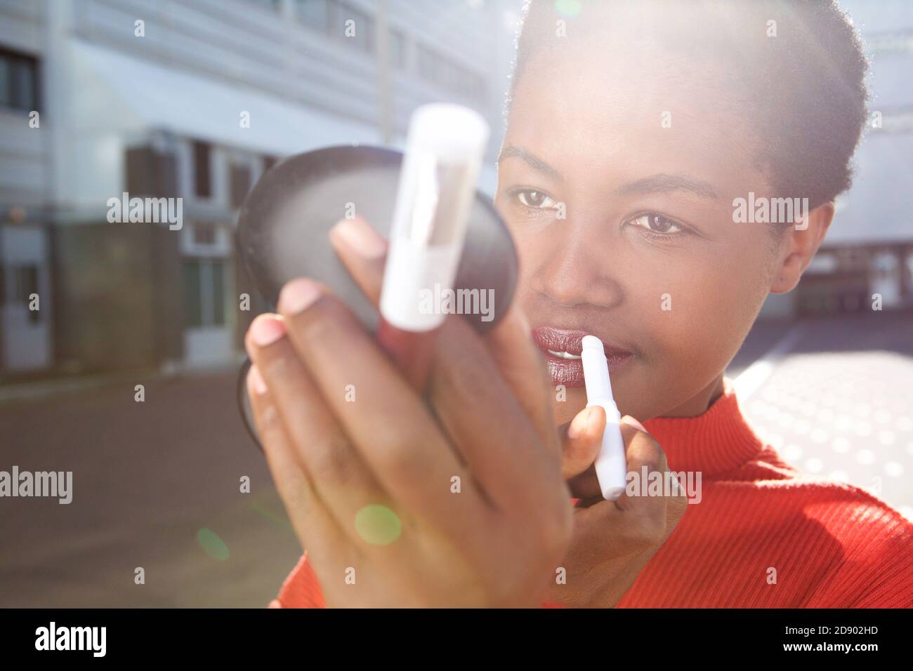 Outdoor woman makeup applying hi-res stock photography and images - Alamy