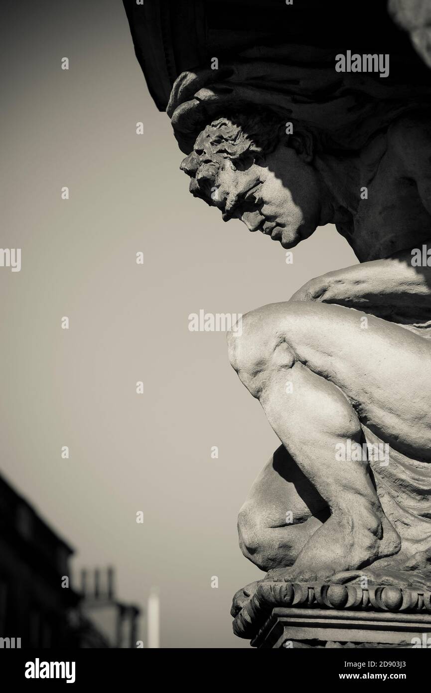 Kneeling man hi-res stock photography and images - Alamy