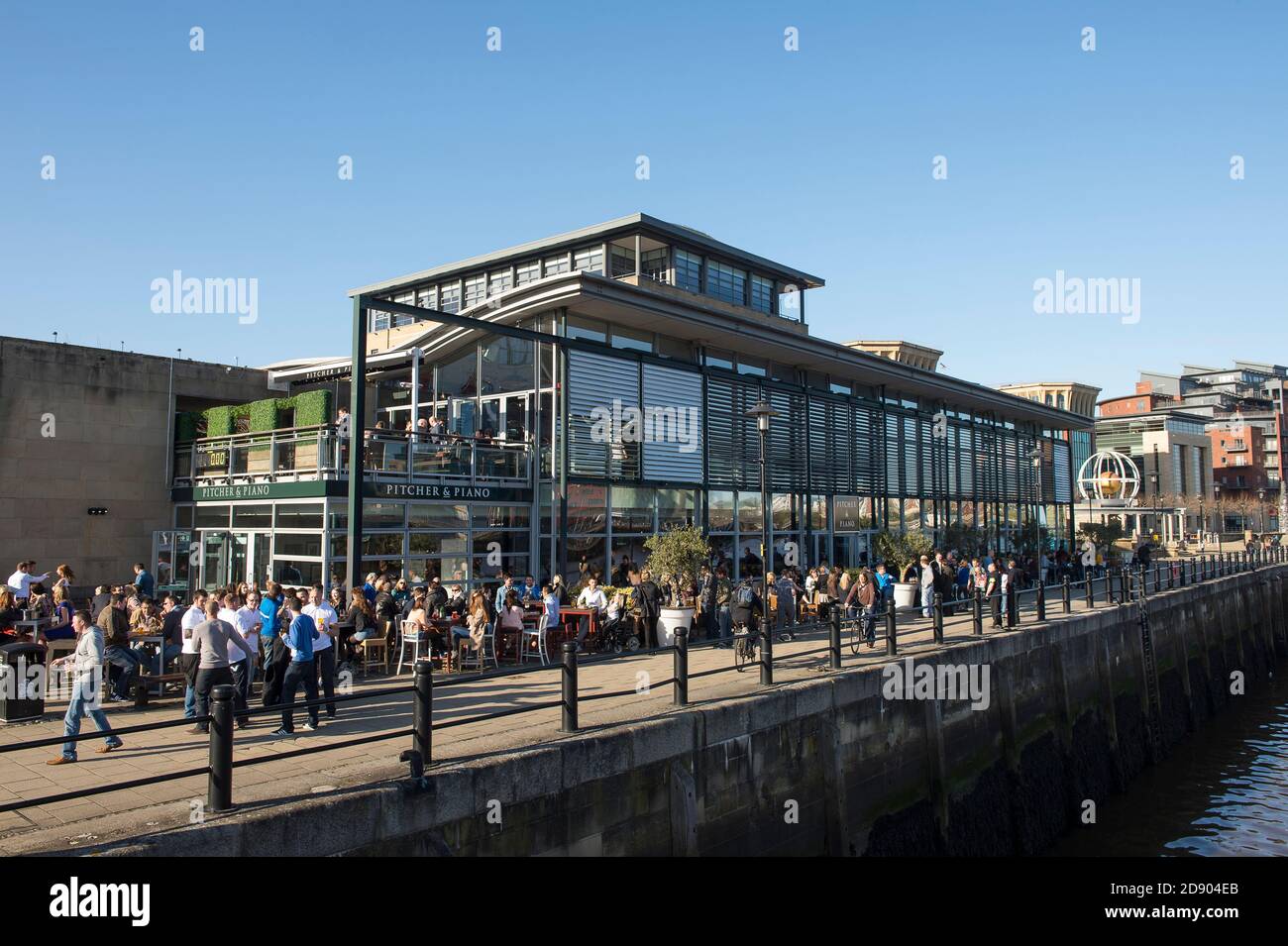 Piano bar restaurant hires stock photography and images Alamy