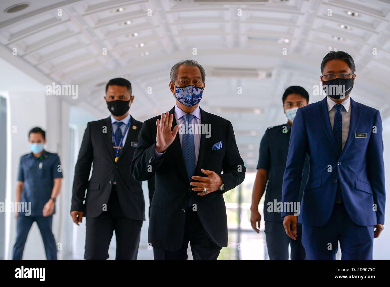 201102 Kuala Lumpur Nov 2 2020 Xinhua Malaysia S Prime Minister Muhyiddin Yassin L Front Arrives For The Meeting Of The Lower House Of Parliament In Kuala Lumpur Malaysia Nov 2