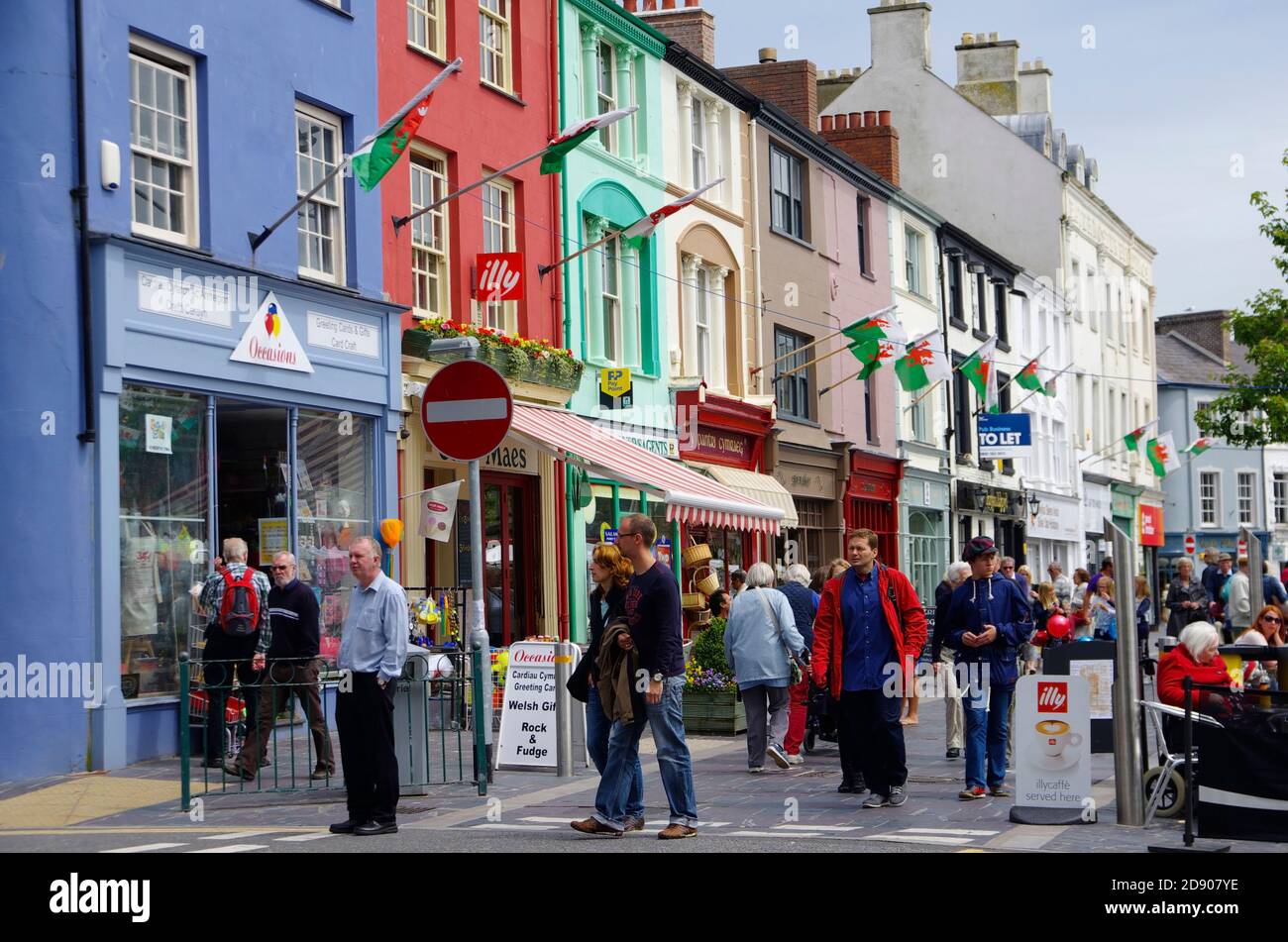 Caernarfon shopping hires stock photography and images Alamy