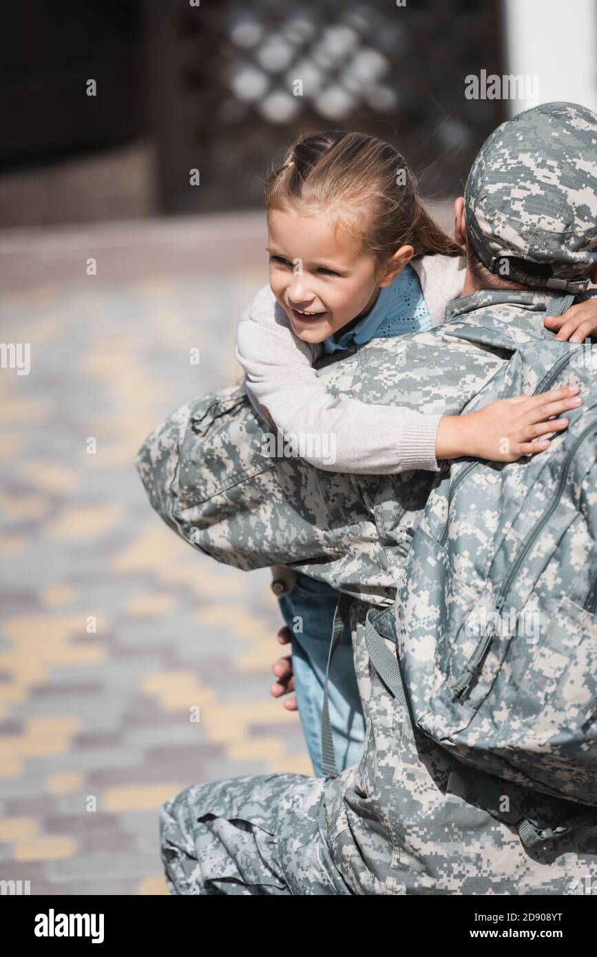 Military man hugging hires stock photography and images Alamy