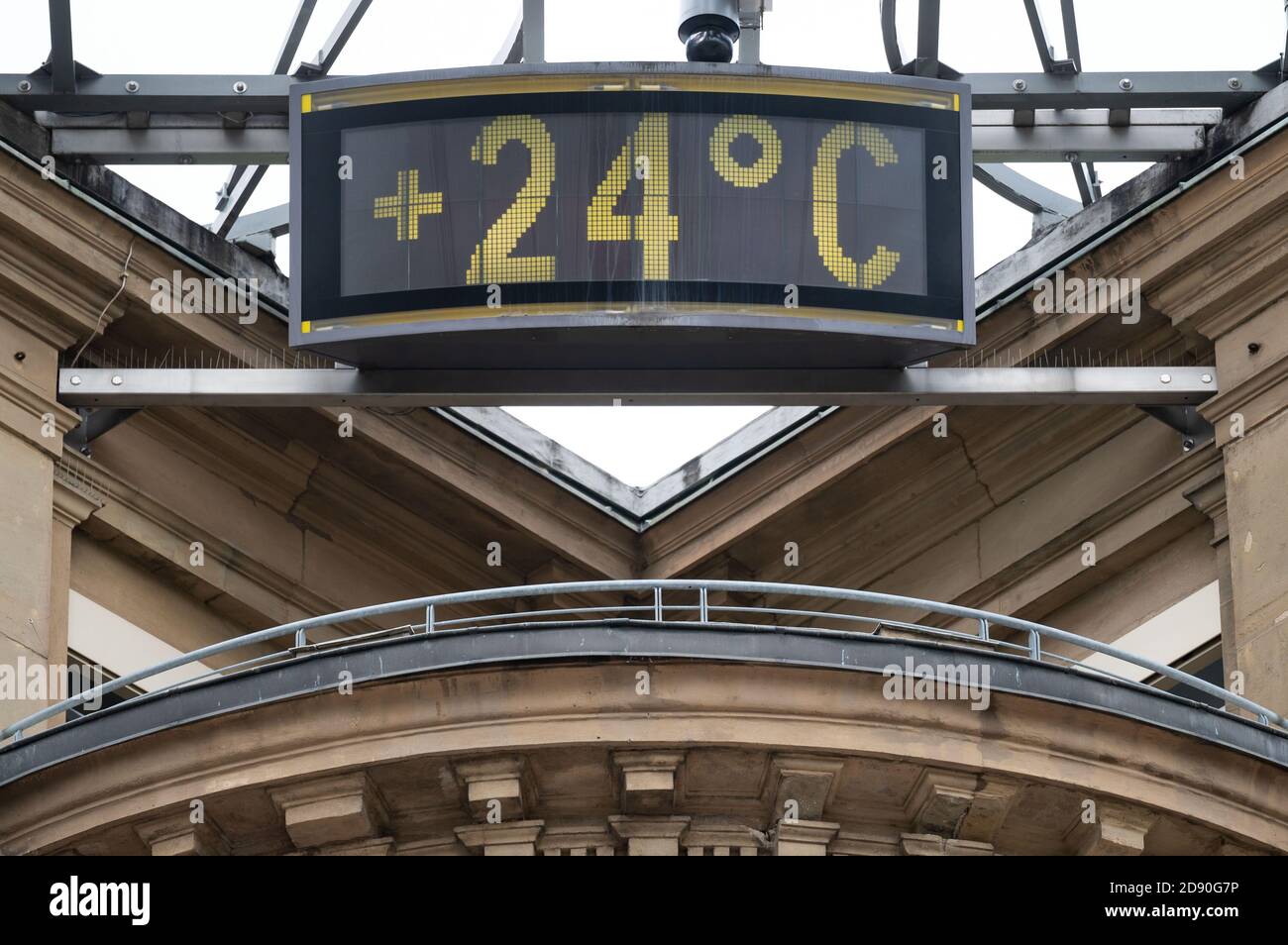Unusually windy hi-res stock photography and images - Alamy
