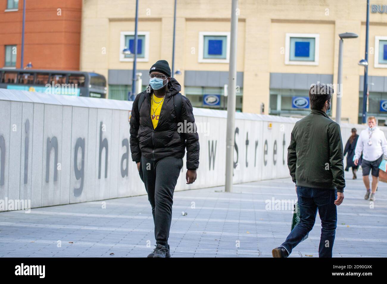 Man wearing mask outside Birmingham New Street station Stock Photo