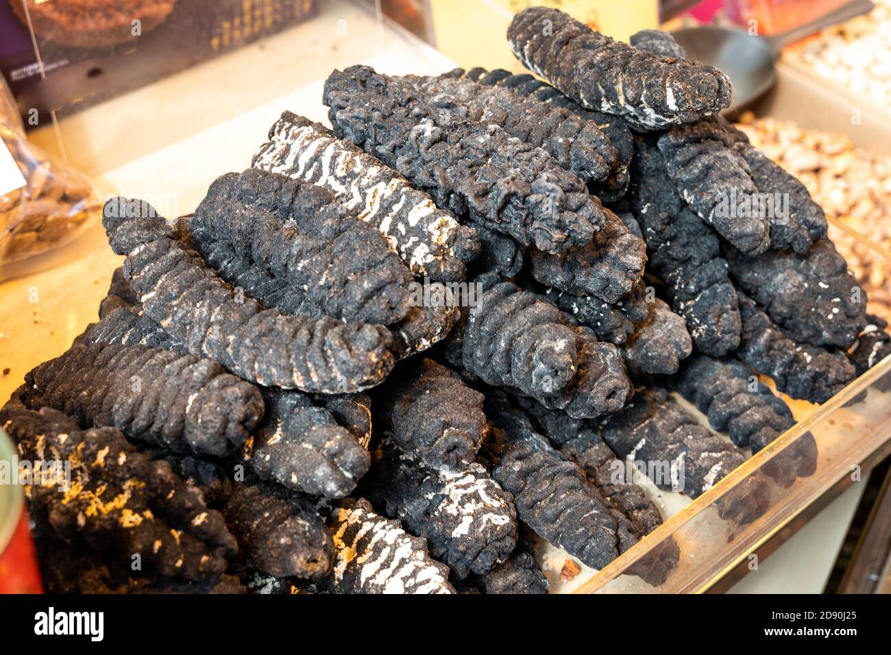 Chinese consumes dried sea cucumber for collagen, nutrients for skin