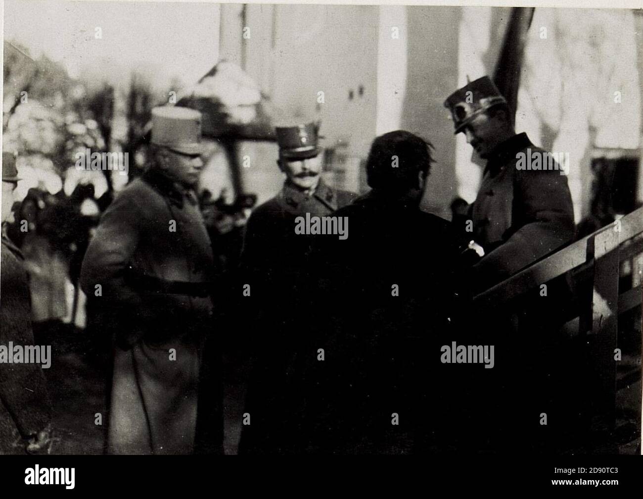 Kaiser Karl beim 14. Korps am 4.1.1916. Bruneck, beim eisernen Wehrmann, links Exzellenz von Roth und Feldmarschallleutenant Goiginger. Stock Photo