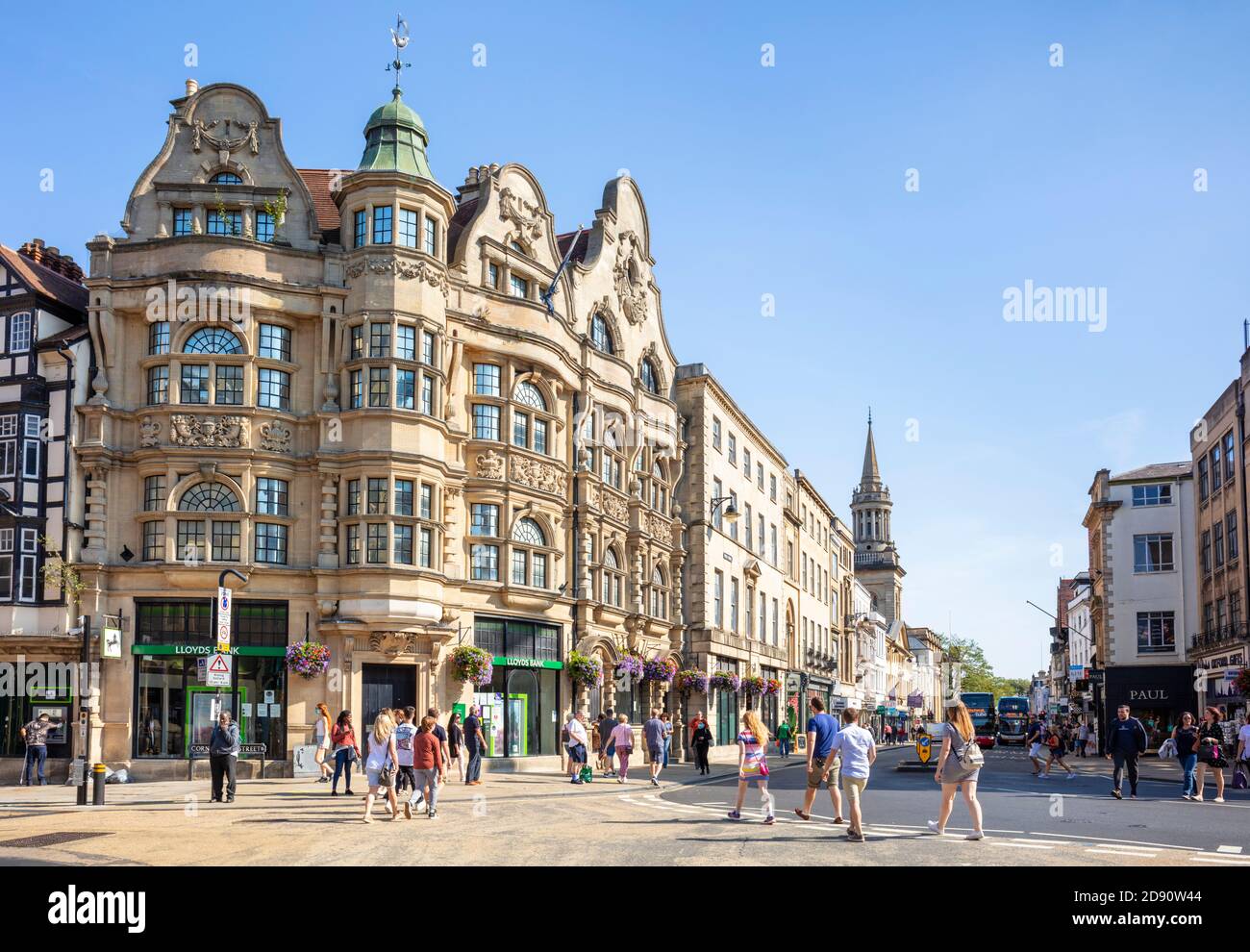 Oxford city centre - Shoppers in Oxford city centre at Junction of High street Queen street St Aldates and Cornmarket street Oxford UK GB UK Europe Stock Photo