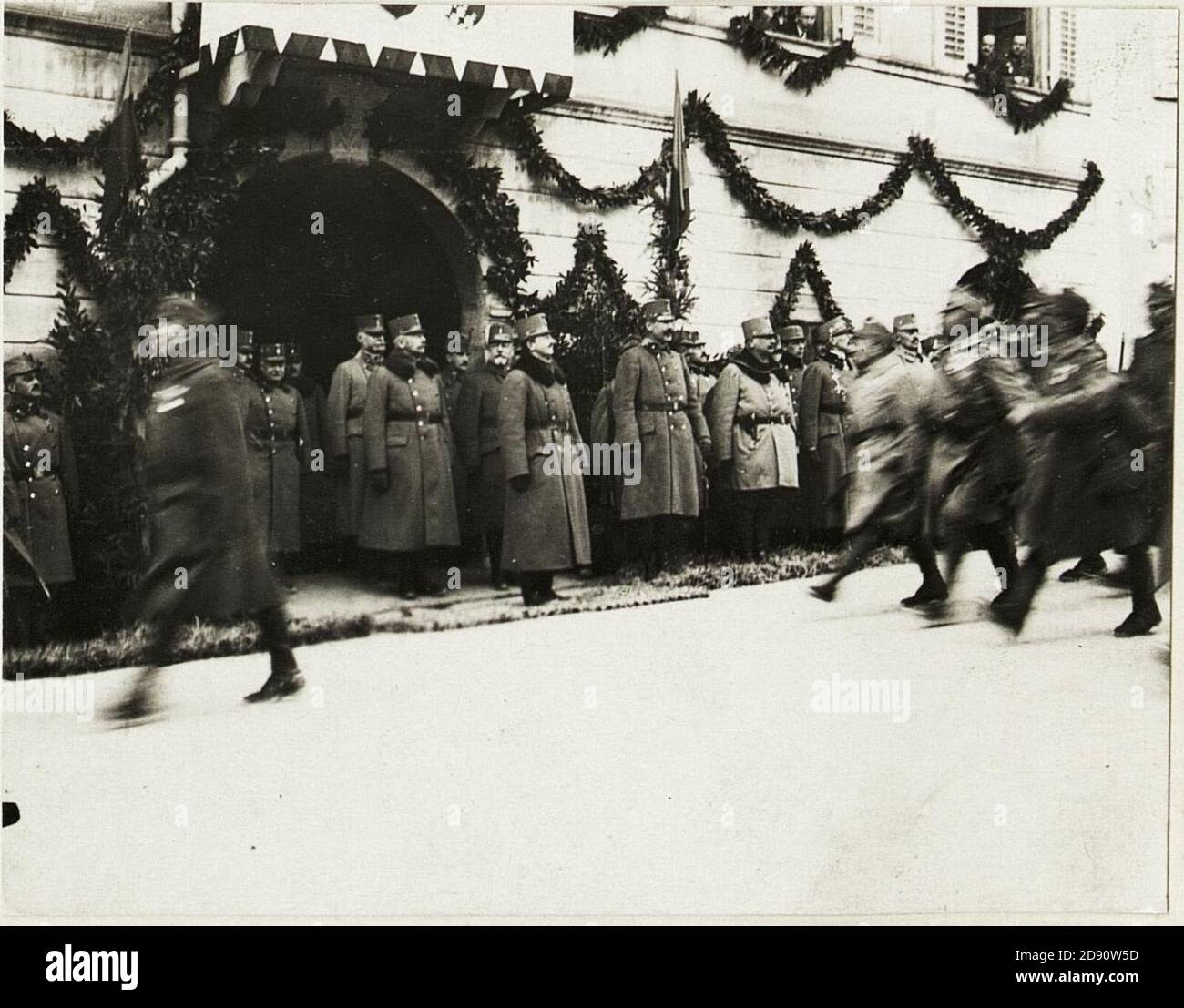 Kaiser Karl I., Besuch in Vezzano, Defilierung der Truppe Stock Photo