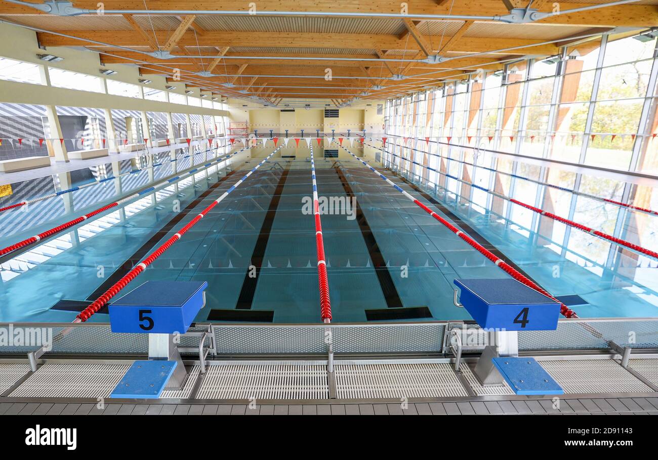 Leipzig, Germany. 02nd Nov, 2020. The swimming hall "Sportbad an der Elster" will remain closed