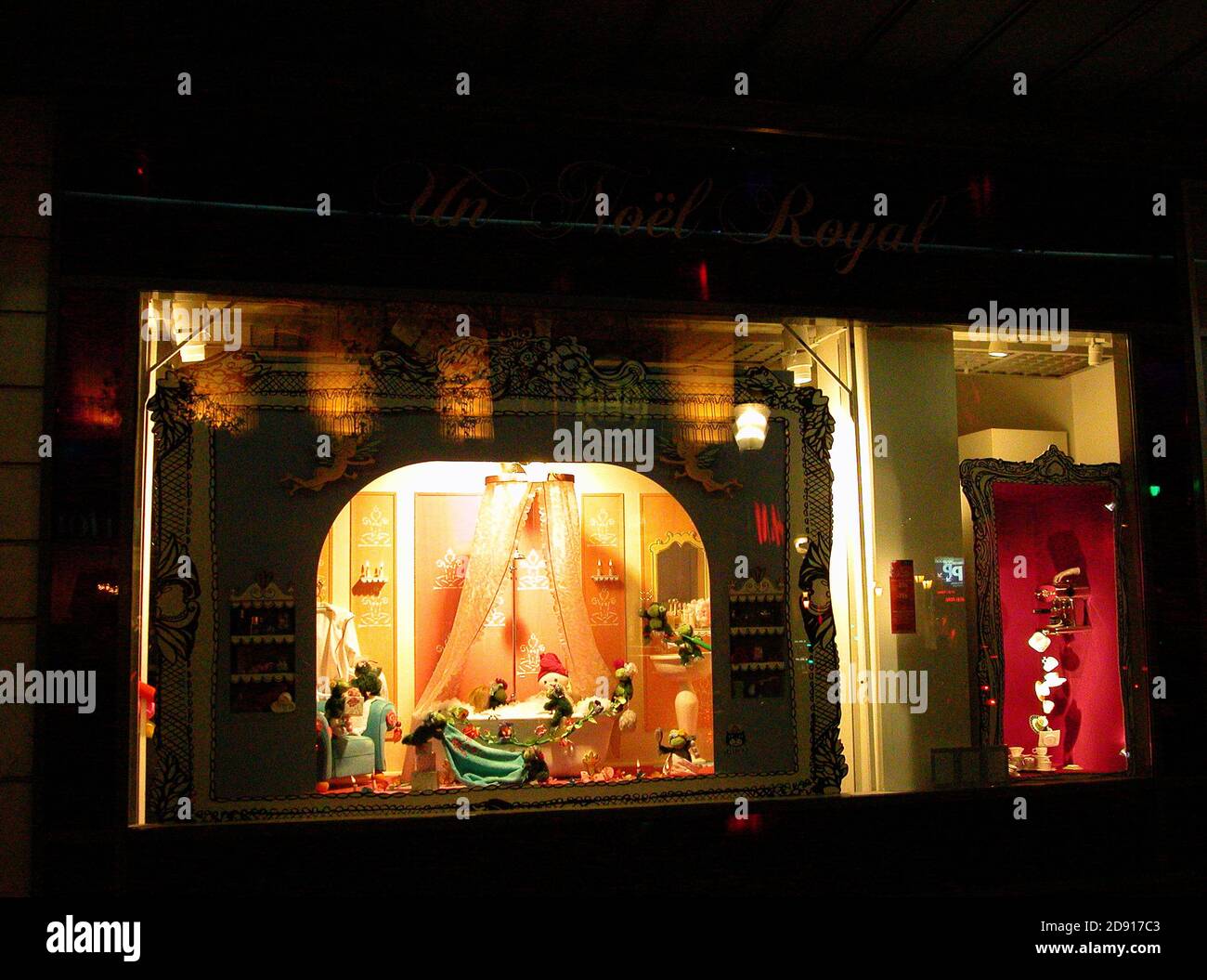 Christmas windows 2005 boulevard haussmann in paris Stock Photo - Alamy