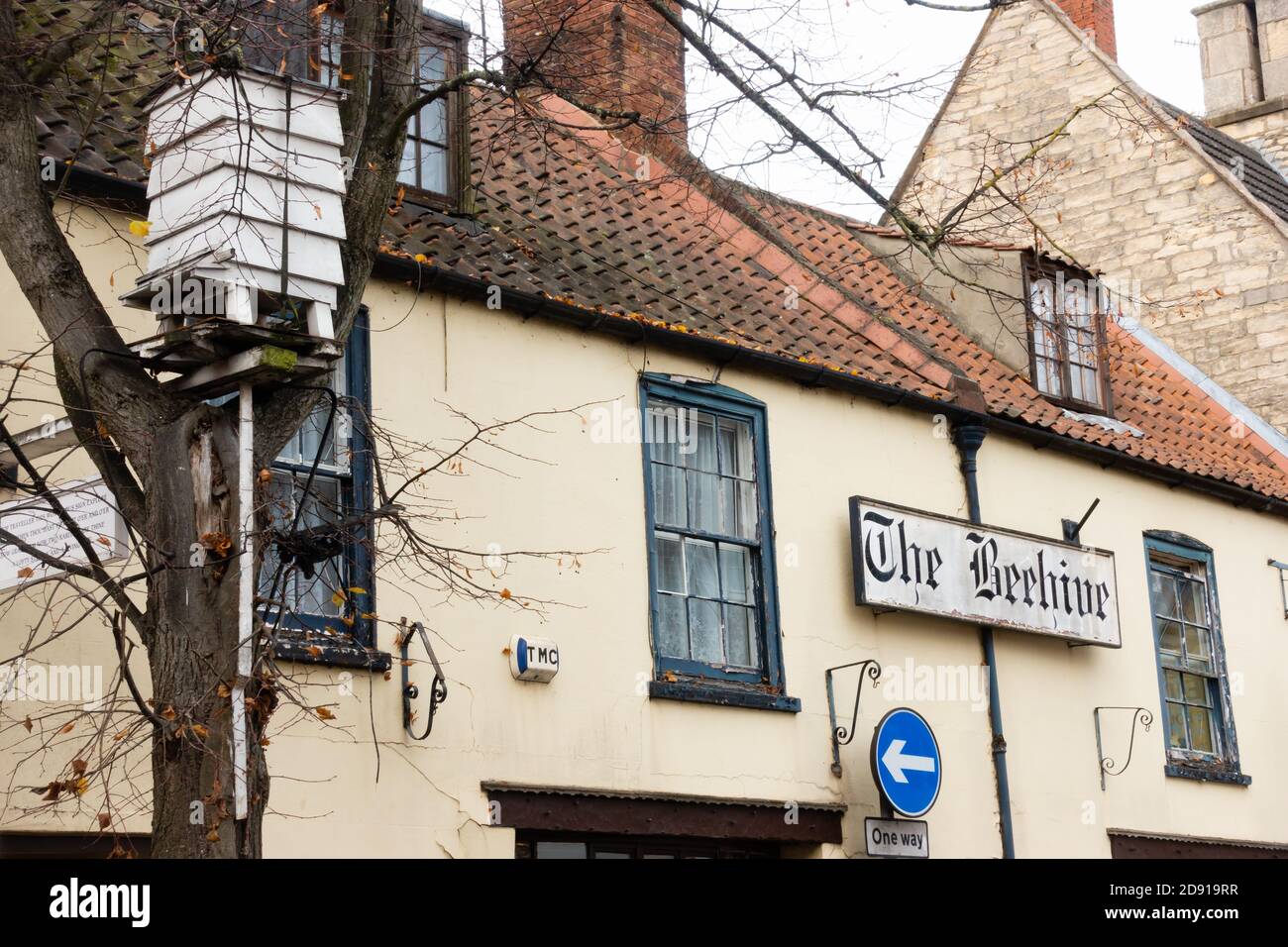 The Beehive Inn, living sign public house on Castlegate, Grantham, LKincolnshire, England. Stock Photo